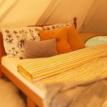 Glamping v Sadu Hotel Sadská Buitenkant foto