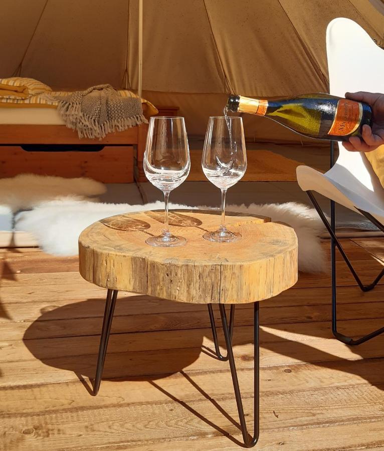 Glamping v Sadu Hotel Sadská Buitenkant foto