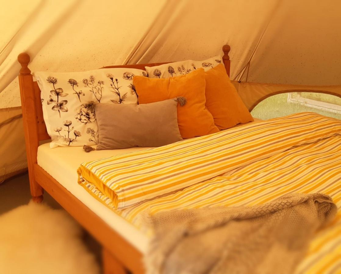 Glamping v Sadu Hotel Sadská Buitenkant foto