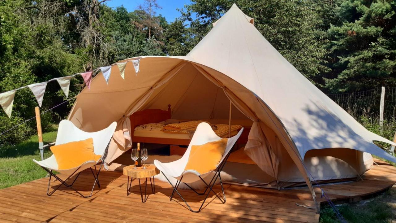 Glamping v Sadu Hotel Sadská Buitenkant foto